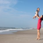 Frau Mit Baby Am Strand
