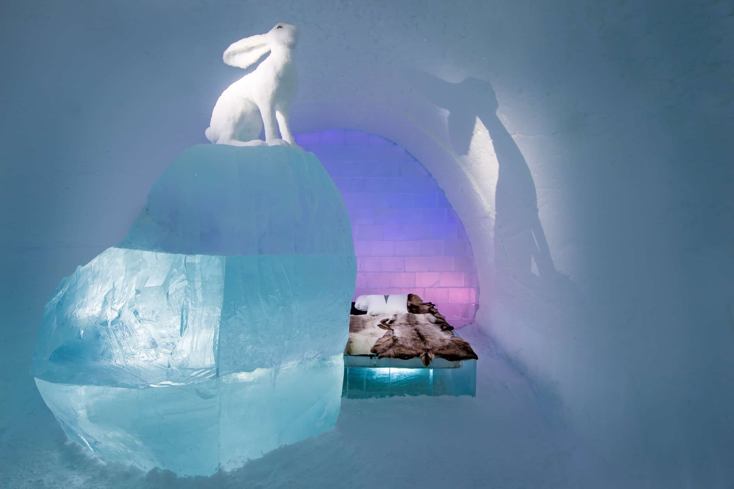 Follow the White Rabbit. Design AnnaSofia Mååg & Niklas Byman. Photo Asaf Kliger. © ICEHOTEL. www.icehotel.com 