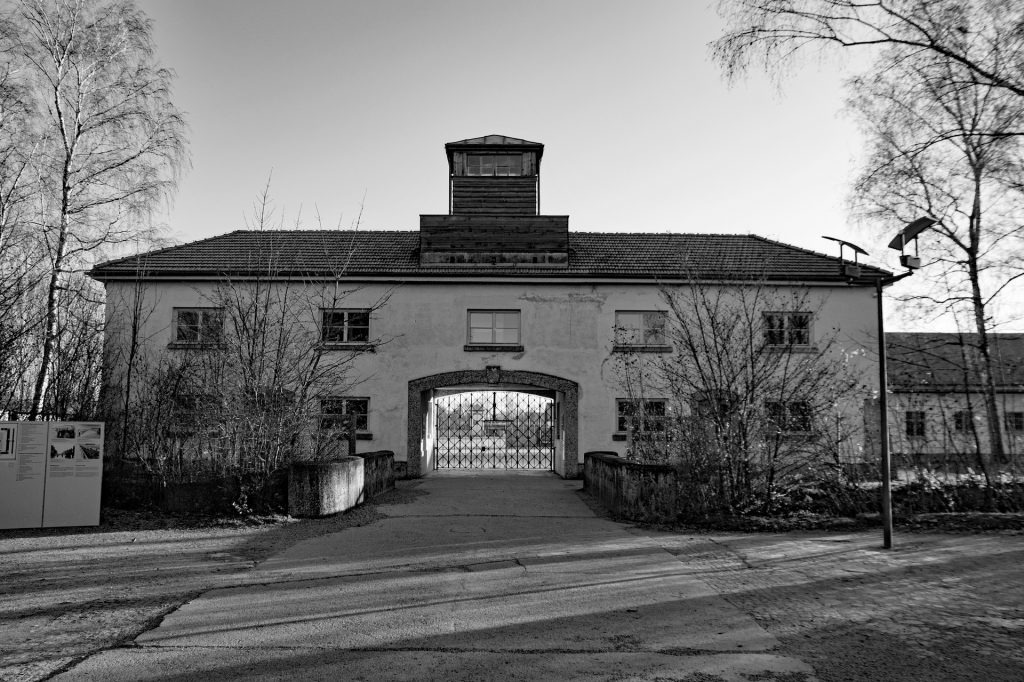 Tagestour ins KZ Dachau ab München für 25,00€ mit Reiseführer