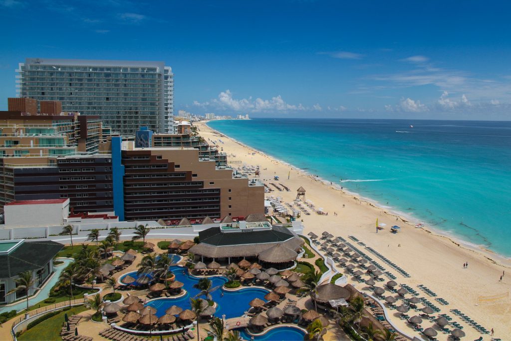 Bsp. von oben Pool Hotel Mexiko Urlaub 3 Wochen All Inclusive günstig ab 1475,00€ - Cancun Yucatan