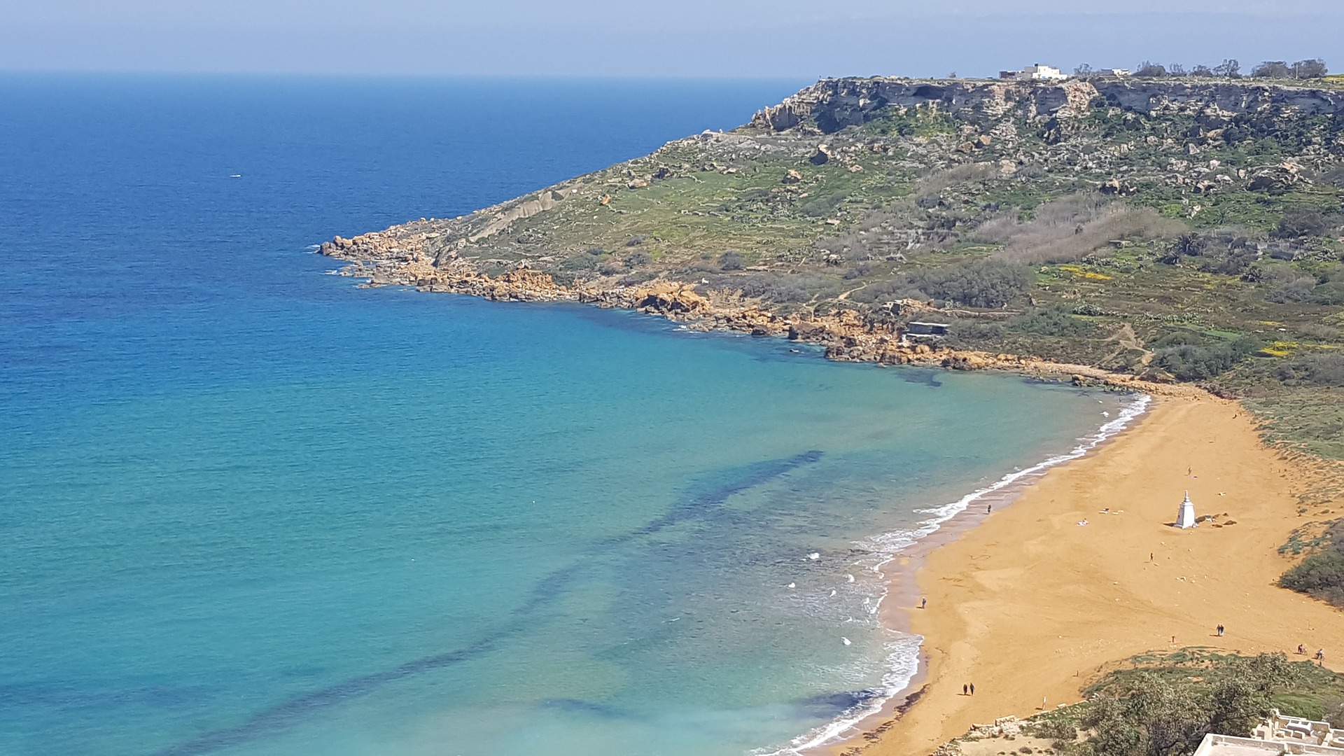 Flach abfallende Strände auf Malta- günstiger Badeurlaub