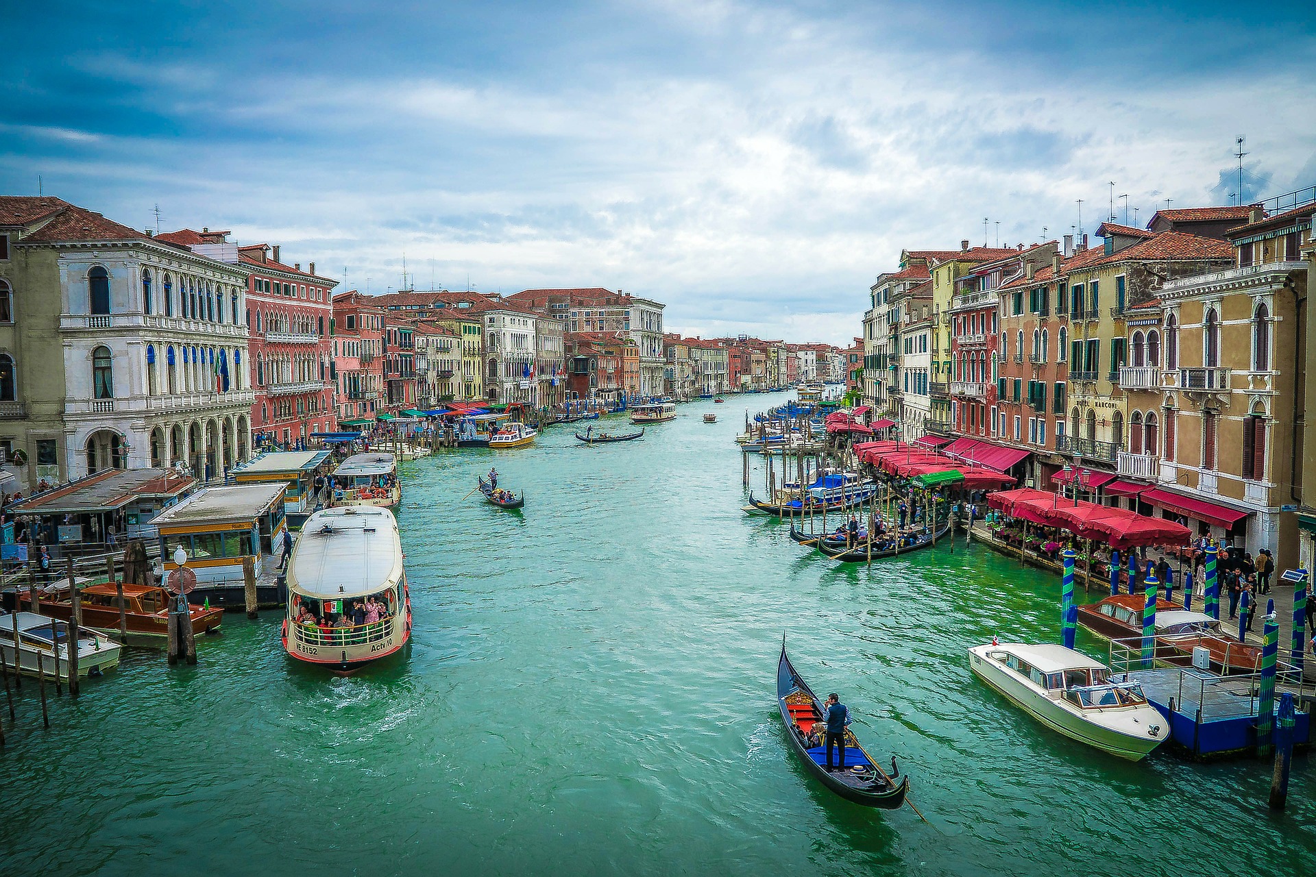 Gondelfahrt durch die Kanäle Venedig