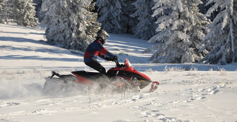 Schneemobil Fahren im Urlaub