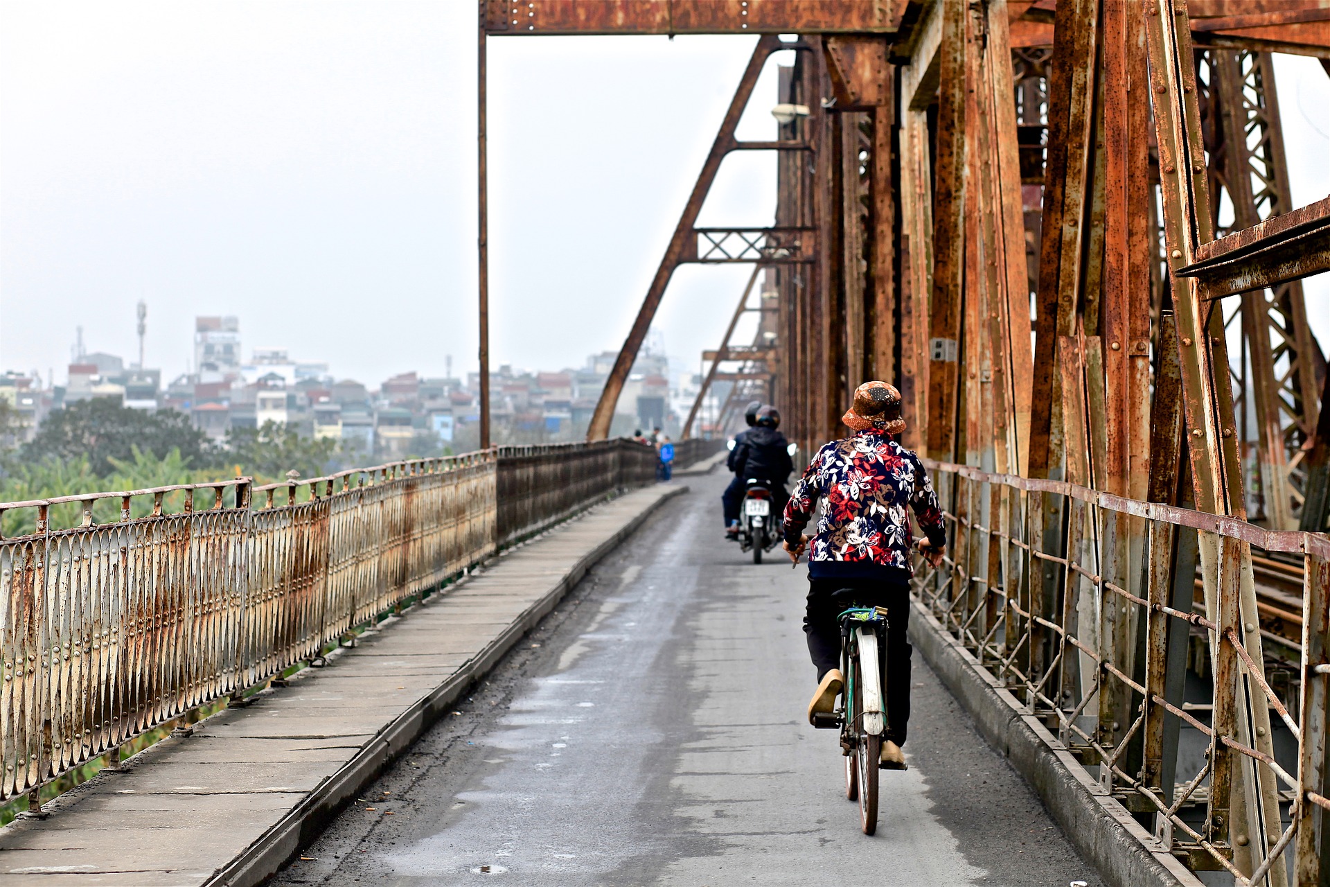 Historische Brücke Longbien in Vietnams Hauptstadt