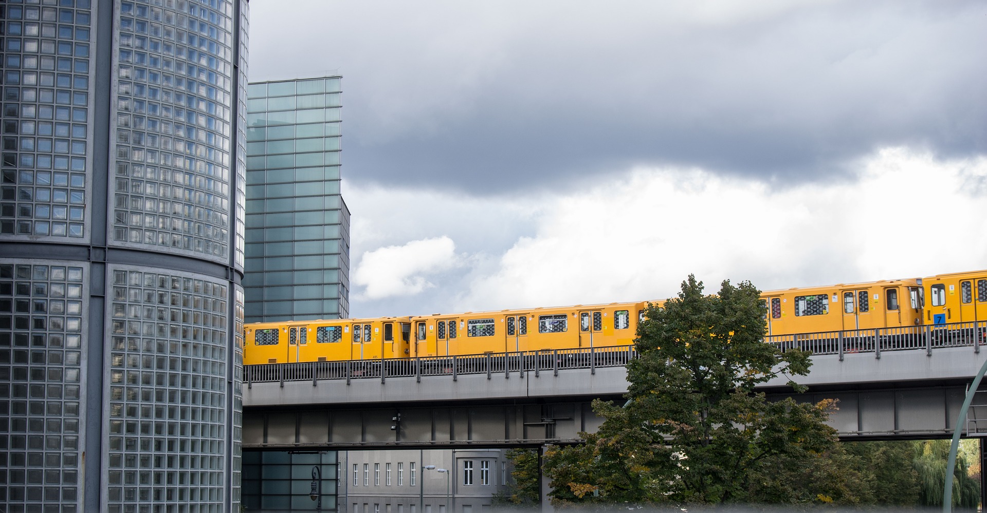 Metro in der Hauptstadt Deutschlands Städtereise nach Berlin ein muss für jeden Europäer