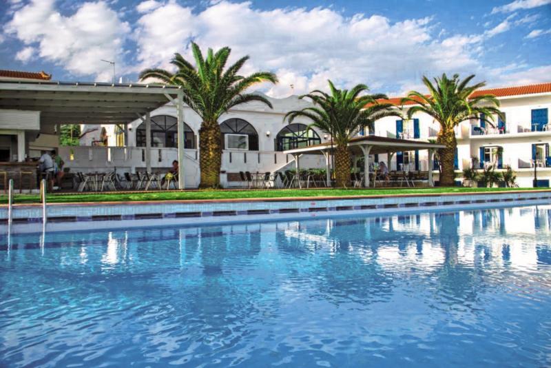 Pool vom Hotel All Inclusive Urlaub eine Woche günstig buchen auf den griechischen Inseln