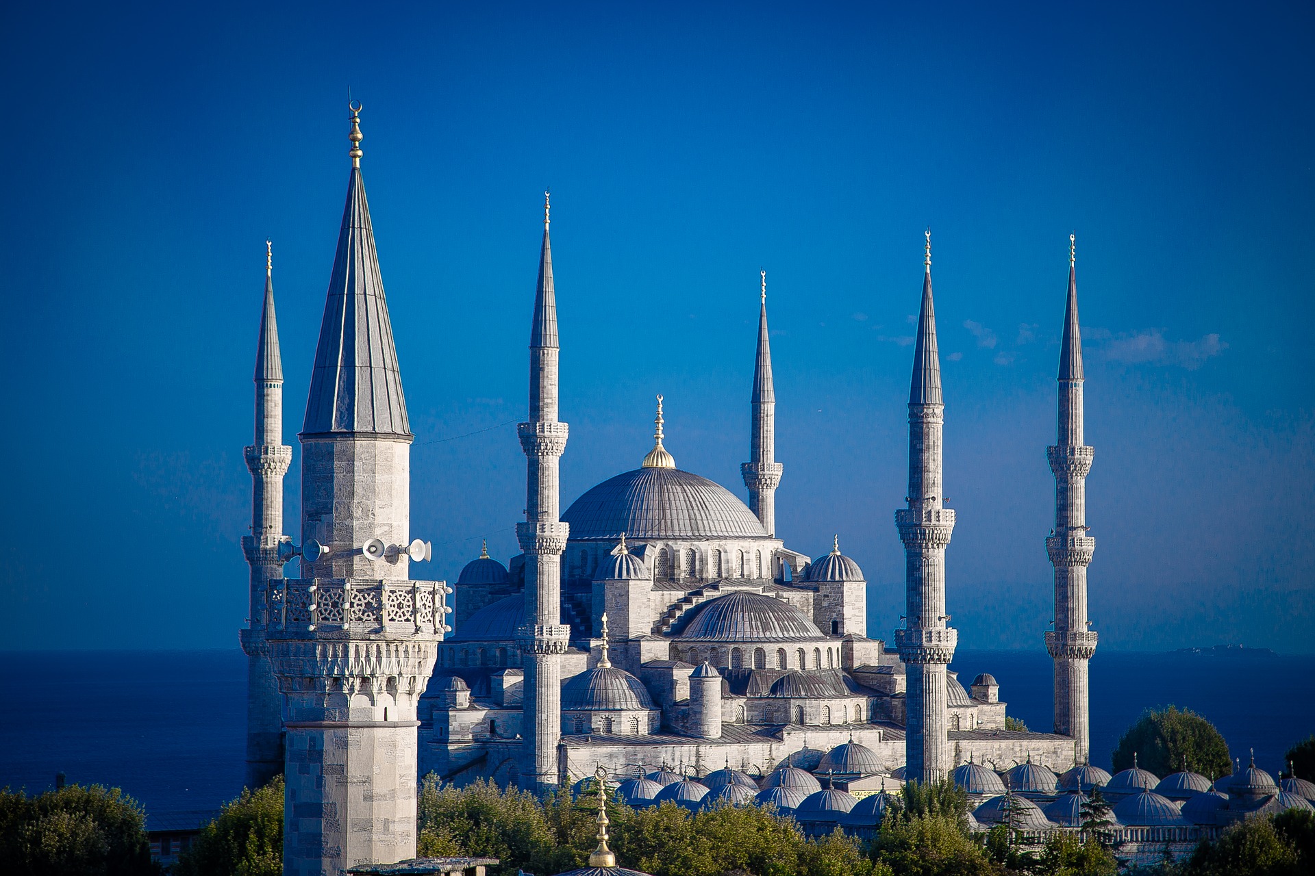 Sehenswürdigkeiten in Istanbul gibt es reichlich alleine die Stadt ist auf 2 Kontinenten verteilt