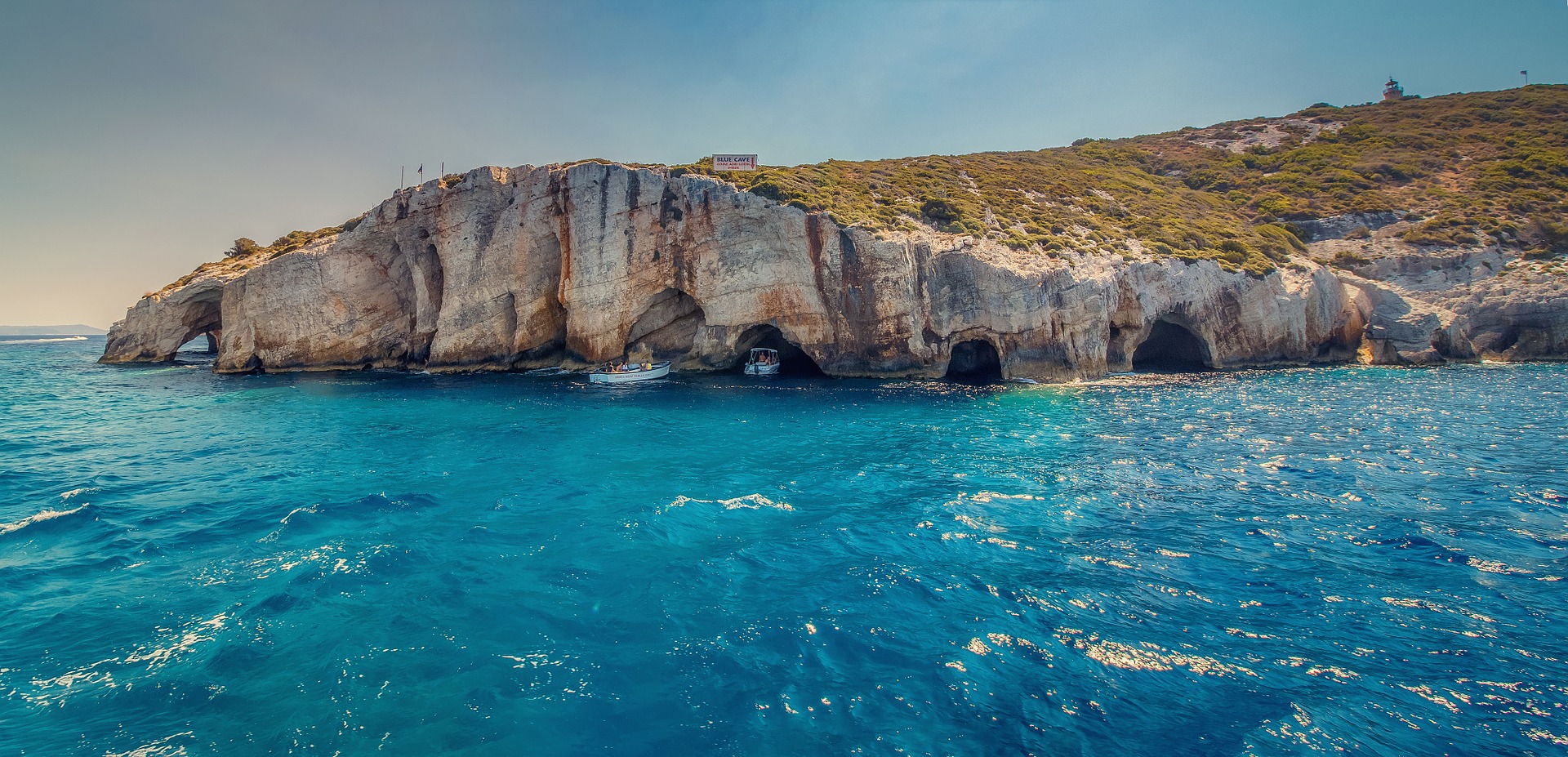 Die berühmten Meereshöhlen im Mittelmeer