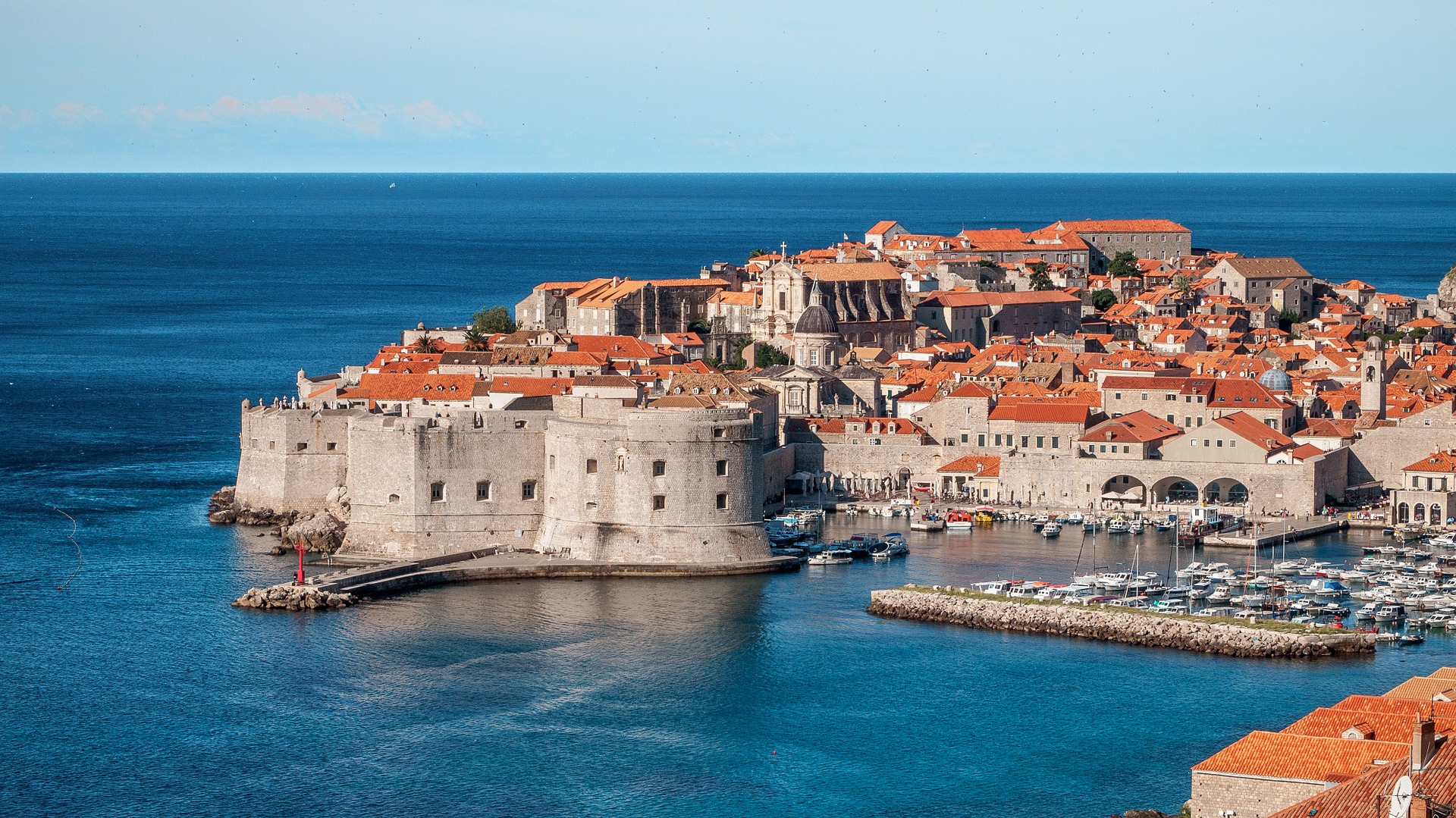 Dubrovnik eine Stadt die noch Mauern aus dem Mittelalter trät