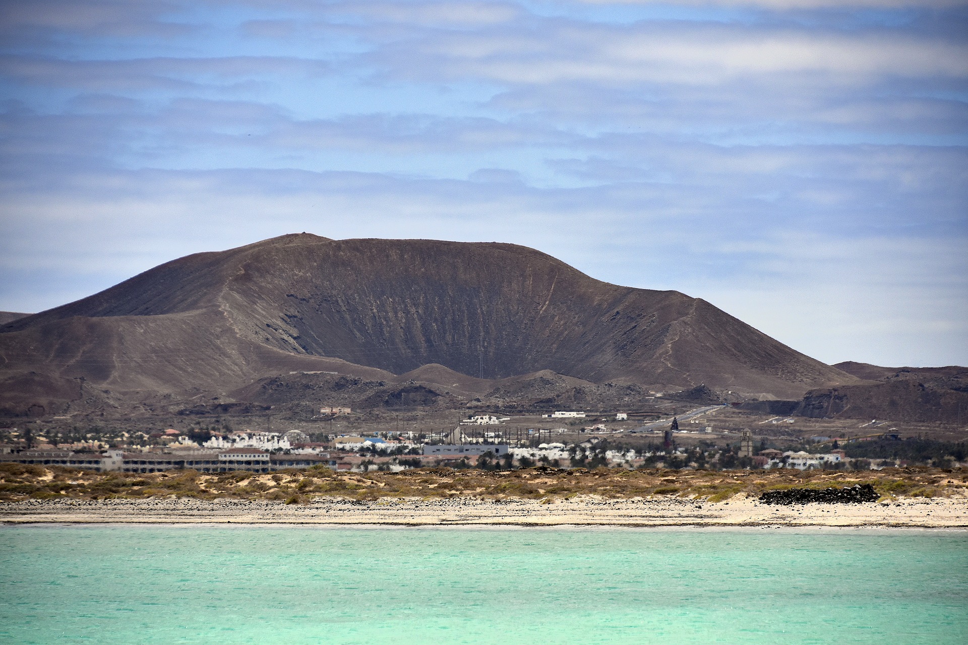Eine Vulkanlandschaft & Wüste hat sich perfekt im atlantischen Ozean als ein Urlaubsparadies entwickelt
