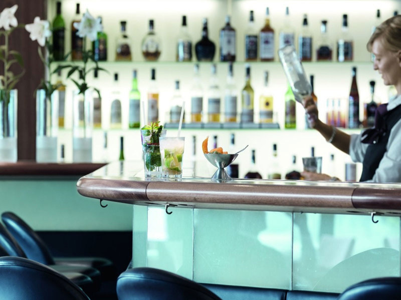 Im Hotel Neptun Warnemünde werden exzellente Cocktails gezaubert, wenn du eine Auszeit suchst bist du hier richtig