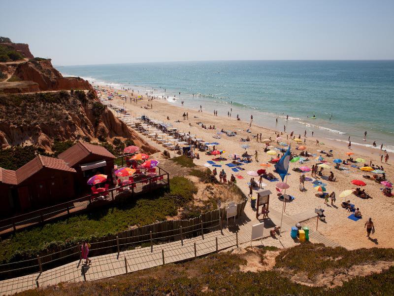 Im Sommer zieht es zahlreiche Besucher der ganzen Welt an die südliche Küste von Portugal