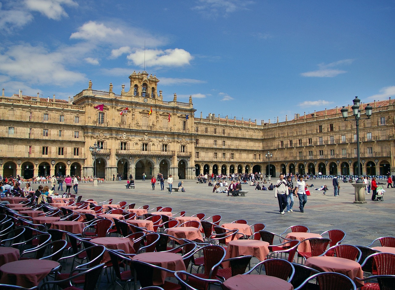 Plaza Mayor in der spanischen Hauptstadt Madrid gehört zu den wichtigsten Orten der Stadt