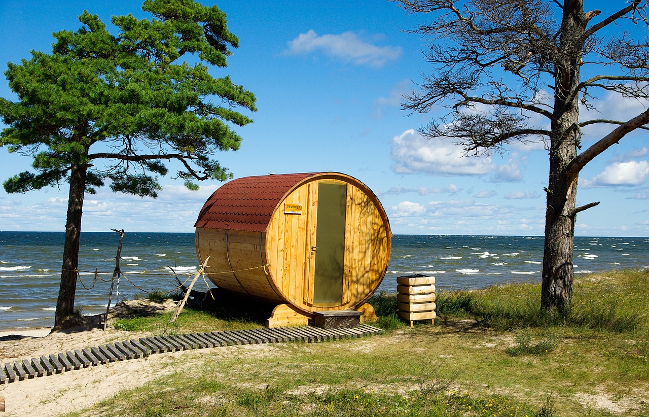 Auch im Winter wird die Küste Riga Ostsee gerne besucht aufgrund der Sauna