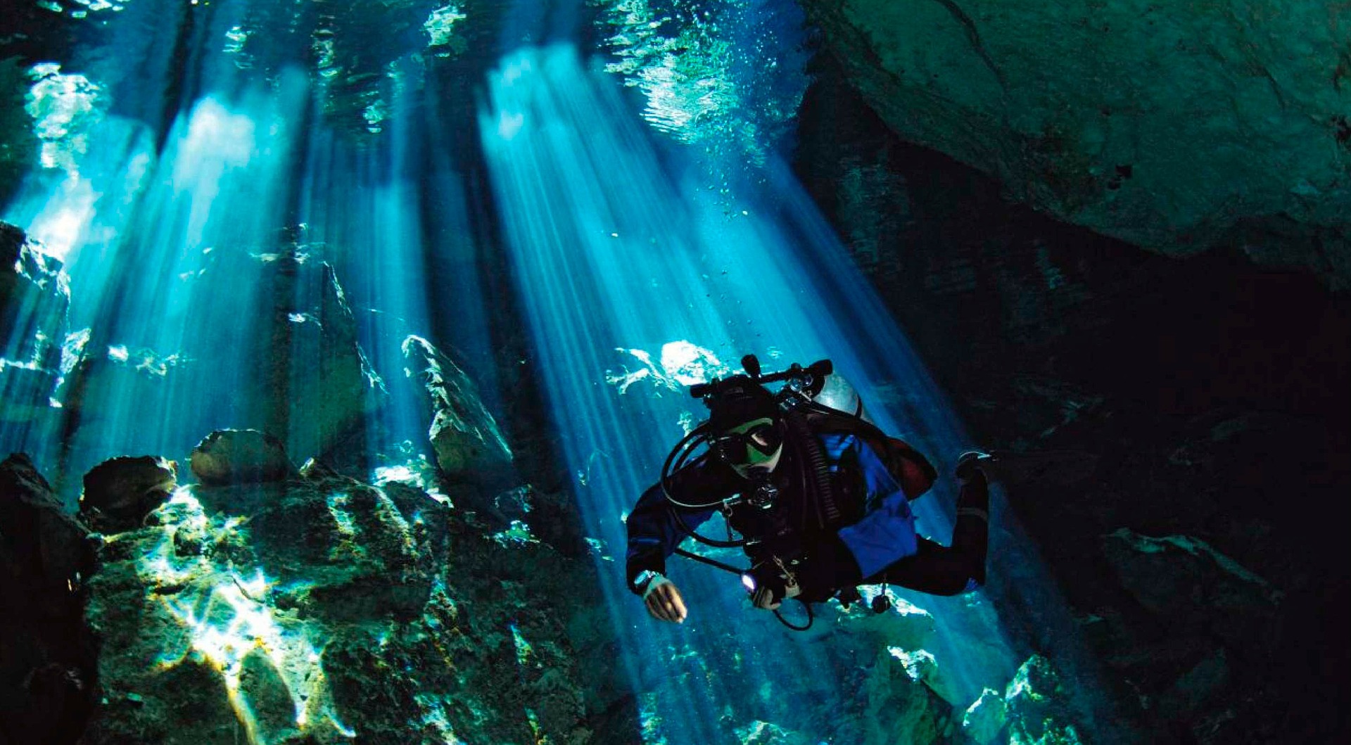 Schnorcheln in der Unterwasser Höhle Carretera