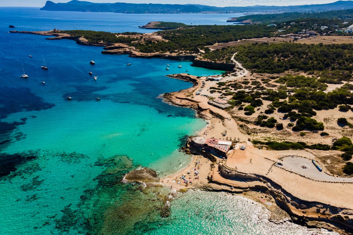 Ibiza Reise Tipps 2025 – Strände, Party, Kultur & Insidertipps 1 Ibiza Reise Tipps 2025 – Strände, Party, Kultur & Insidertipps 1